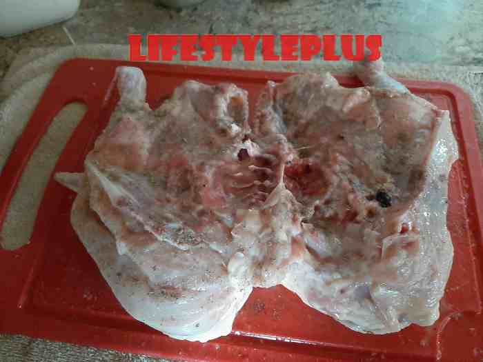Разрезанная курица по груди