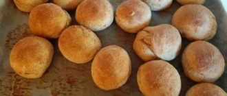 Готовые из духовки ржаные булочки